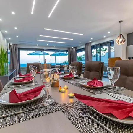 Vila Lorena Stylish Sea View - Four Bedroom With Private Pool