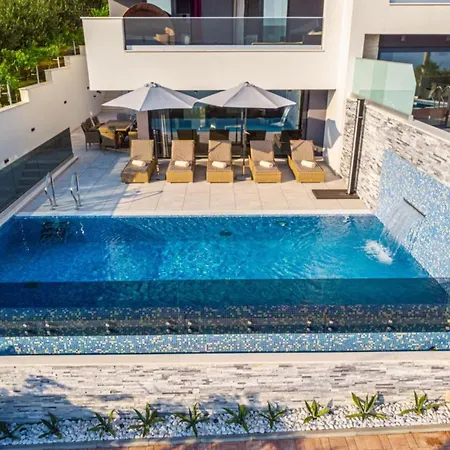 Vila Lorena Stylish Sea View - Four Bedroom With Private Pool *