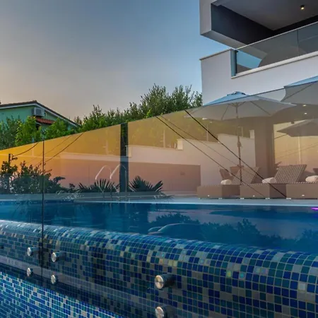 Lorena Stylish Sea View - Four Bedroom With Private Pool *