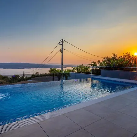 Lorena Stylish Sea View - Four Bedroom With Private Pool * Crikvenica