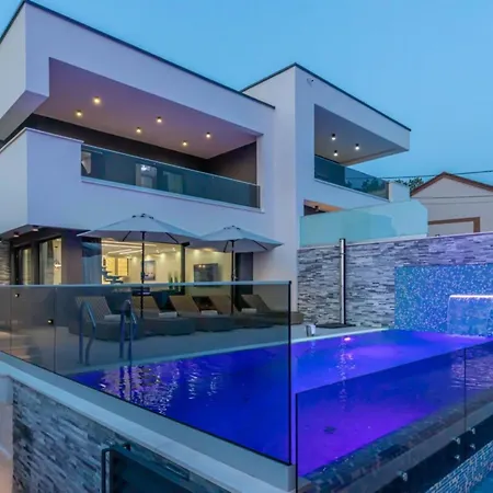 Vila Lorena Stylish Sea View - Four Bedroom With Private Pool *