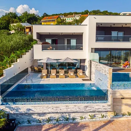 Lorena Stylish Sea View - Four Bedroom With Private Pool * Crikvenica