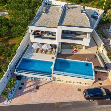 Lorena Stylish Sea View - Four Bedroom With Private Pool