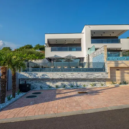 Vila Lorena Stylish Sea View - Four Bedroom With Private Pool