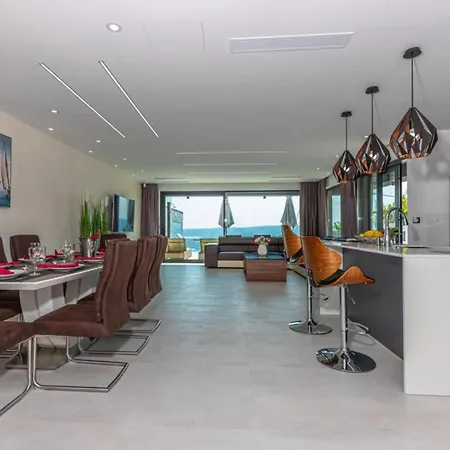 Vila Lorena Stylish Sea View - Four Bedroom With Private Pool Crikvenica