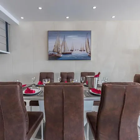 Lorena Stylish Sea View - Four Bedroom With Private Pool