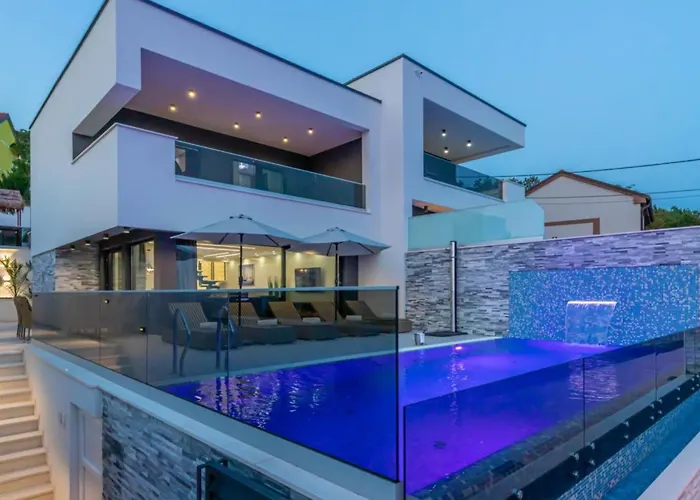 Βίλα Lorena Stylish Sea View - Four Bedroom With Private Pool *