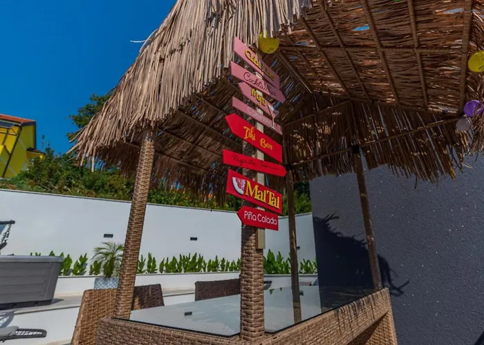 Lorena Stylish Sea View - Four Bedroom With Private Pool
