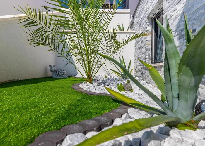 Lorena Stylish Sea View - Four Bedroom With Private Pool Βίλα Crikvenica
