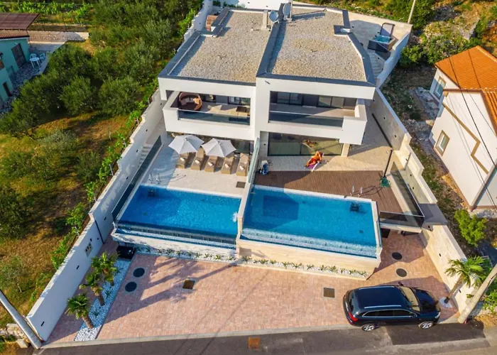 Lorena Stylish Sea View - Four Bedroom With Private Pool
