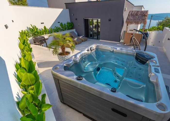 Βίλα Lorena Stylish Sea View - Four Bedroom With Private Pool Crikvenica