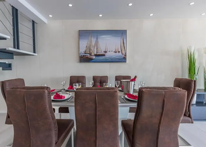 Lorena Stylish Sea View - Four Bedroom With Private Pool