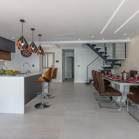 Villa Lorena Stylish Sea View - Four Bedroom With Private Pool Crikvenica