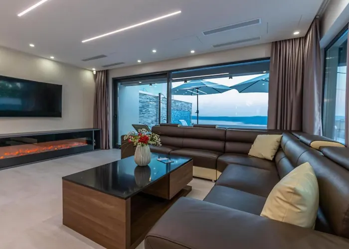 Lorena Stylish Sea View - Four Bedroom With Private Pool