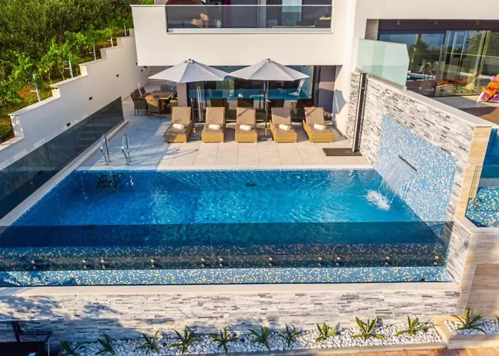 Vila Lorena Stylish Sea View - Four Bedroom With Private Pool *