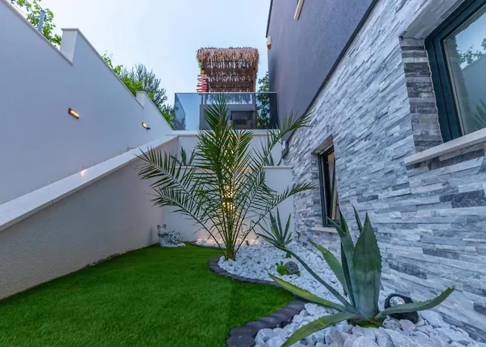 Lorena Stylish Sea View - Four Bedroom With Private Pool