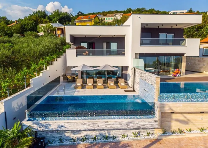 Lorena Stylish Sea View - Four Bedroom With Private Pool * Crikvenica