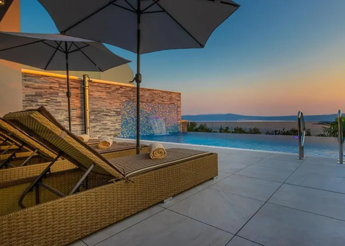 Lorena Stylish Sea View - Four Bedroom With Private Pool Vila