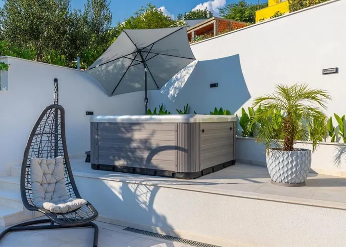 Lorena Stylish Sea View - Four Bedroom With Private Pool Crikvenica
